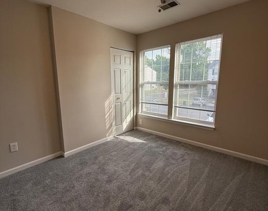 4003 Fountain Bridge Court - Photo Thumbnail 17