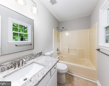 11802 Oakdale Court - Photo Thumbnail 12