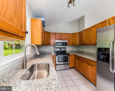 11802 Oakdale Court - Photo Thumbnail 4