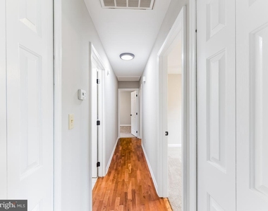 11802 Oakdale Court - Photo Thumbnail 7