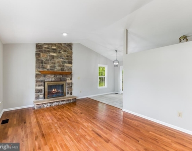 11802 Oakdale Court - Photo Thumbnail 6
