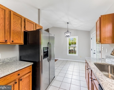 11802 Oakdale Court - Photo Thumbnail 5