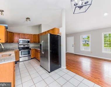 11802 Oakdale Court - Photo Thumbnail 3