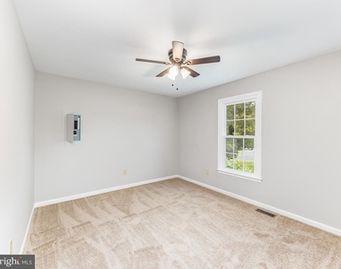 11802 Oakdale Court - Photo Thumbnail 9