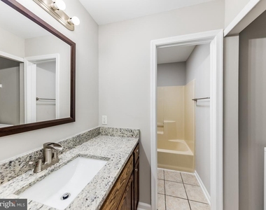 11802 Oakdale Court - Photo Thumbnail 13