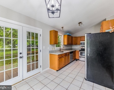 11802 Oakdale Court - Photo Thumbnail 2