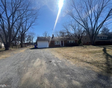 13209 Thornton Drive - Photo Thumbnail 3