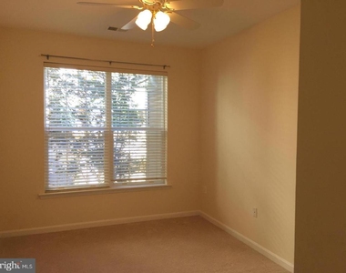 11402 Gate Hill Place - Photo Thumbnail 4