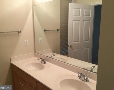11402 Gate Hill Place - Photo Thumbnail 7