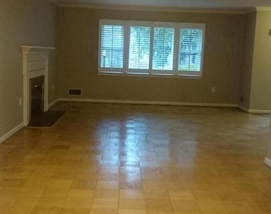 1415 Mayflower Drive - Photo Thumbnail 3