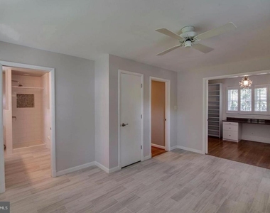 1415 Mayflower Drive - Photo Thumbnail 9