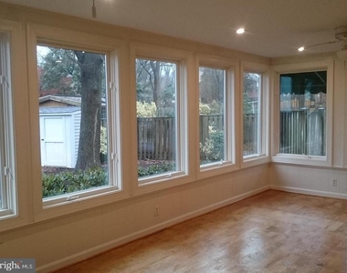 1415 Mayflower Drive - Photo Thumbnail 8