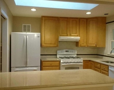 1415 Mayflower Drive - Photo Thumbnail 5