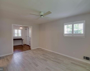 1415 Mayflower Drive - Photo Thumbnail 10