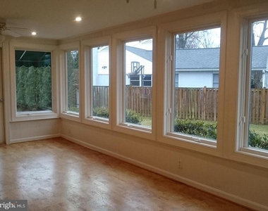 1415 Mayflower Drive - Photo Thumbnail 7