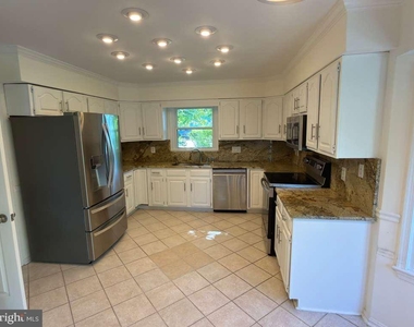 8201 Bell Lane - Photo Thumbnail 3