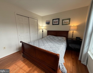 10004 Manor Place - Photo Thumbnail 21