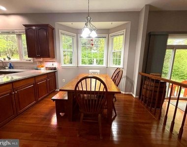 10004 Manor Place - Photo Thumbnail 9
