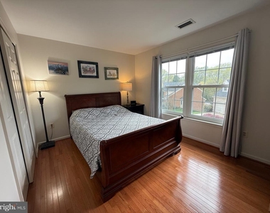 10004 Manor Place - Photo Thumbnail 20