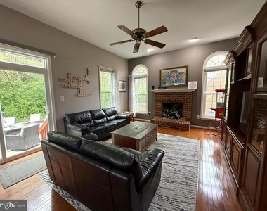 10004 Manor Place - Photo Thumbnail 10