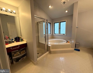 10004 Manor Place - Photo Thumbnail 18