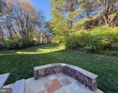 10004 Manor Place - Photo Thumbnail 5