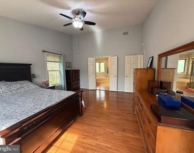 10004 Manor Place - Photo Thumbnail 16