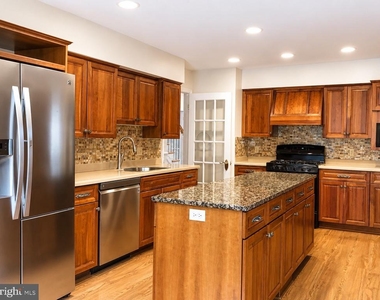 7327 Yates Court - Photo Thumbnail 6