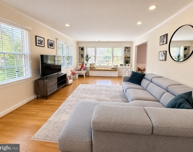 7327 Yates Court - Photo Thumbnail 2