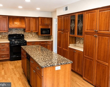 7327 Yates Court - Photo Thumbnail 7