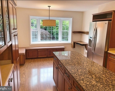 7327 Yates Court - Photo Thumbnail 9
