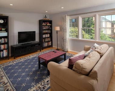 1528 Westmoreland Street - Photo Thumbnail 4