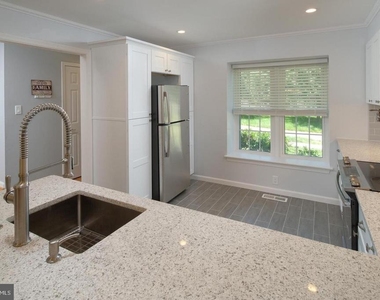 1528 Westmoreland Street - Photo Thumbnail 7