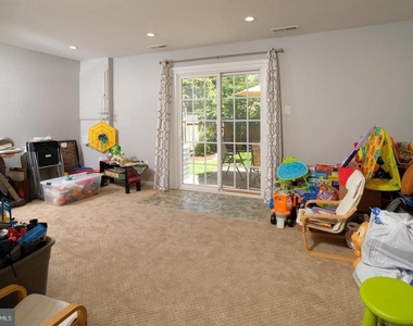 1528 Westmoreland Street - Photo Thumbnail 15