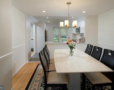 1528 Westmoreland Street - Photo Thumbnail 8