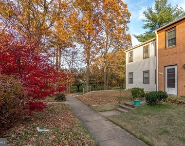 7732 Matisse Way - Photo Thumbnail 2