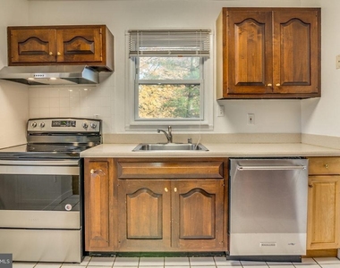 7732 Matisse Way - Photo Thumbnail 6