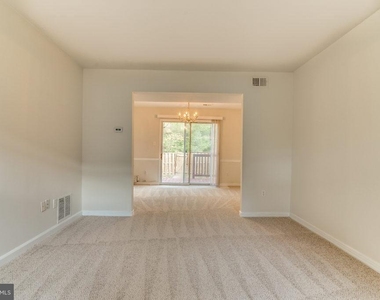 7732 Matisse Way - Photo Thumbnail 11