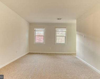 7732 Matisse Way - Photo Thumbnail 12