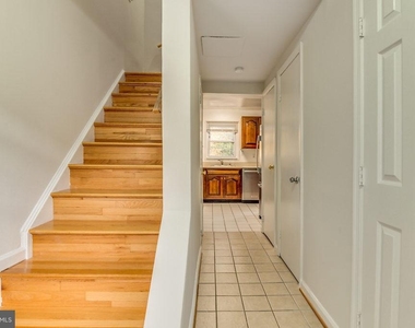 7732 Matisse Way - Photo Thumbnail 4