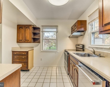7732 Matisse Way - Photo Thumbnail 5