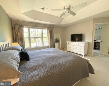 102 Lounsbury Place - Photo Thumbnail 9