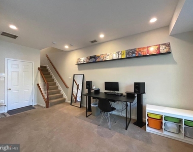 102 Lounsbury Place - Photo Thumbnail 11