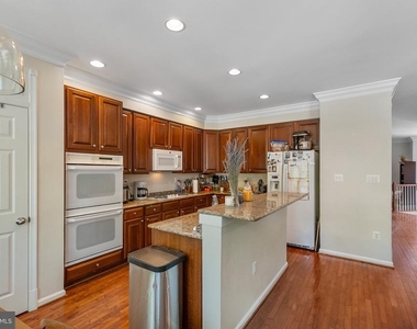 102 Lounsbury Place - Photo Thumbnail 6