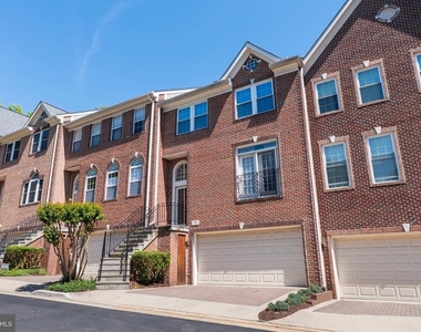 102 Lounsbury Place - Photo Thumbnail 20
