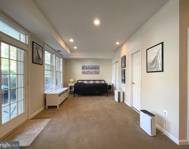 102 Lounsbury Place - Photo Thumbnail 12