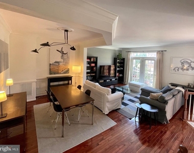102 Lounsbury Place - Photo Thumbnail 2