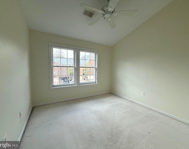 102 Lounsbury Place - Photo Thumbnail 18