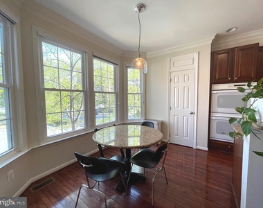 102 Lounsbury Place - Photo Thumbnail 5