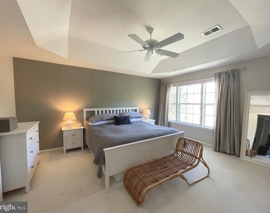 102 Lounsbury Place - Photo Thumbnail 8